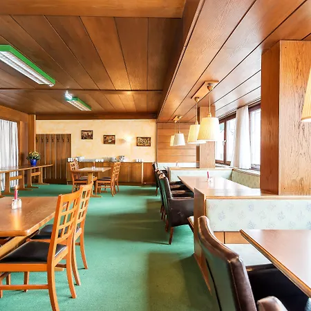 Hotel Roessl By Skinetworks