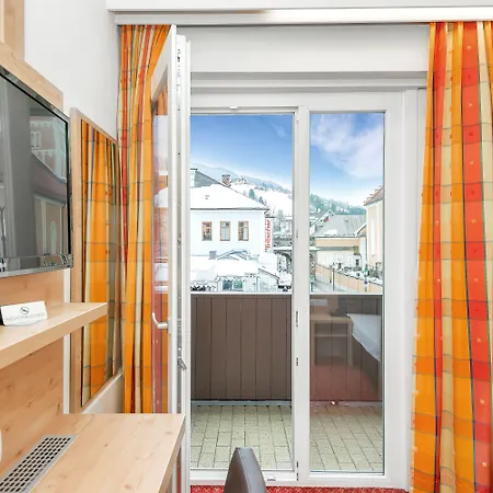 Hotel Roessl By Skinetworks 3*