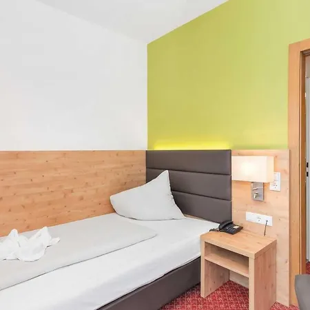 Roessl By Skinetworks Hotel 3*